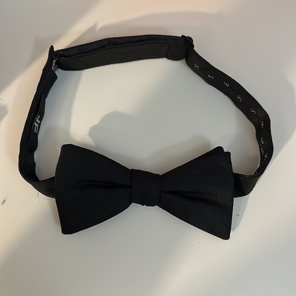 J. Ferrar Black Adjustable Clip-On Bow Tie - Picture 2 of 4